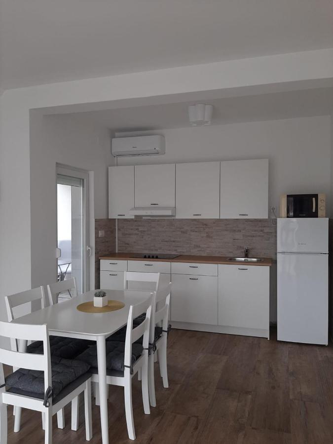 Elegant Inn Gospic Bagian luar foto